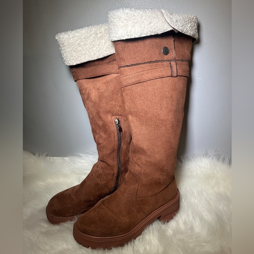 Brown Suede Knee-High Boots with Faux Fur Lining